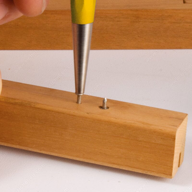 Installation view: skirting board attached with seamless double-head nails