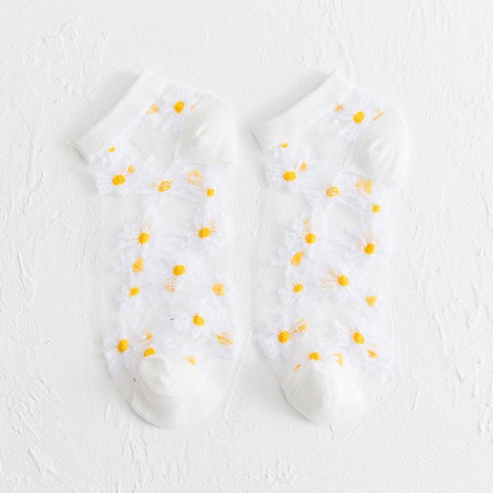Women's ankle socks with a repeating daisy floral pattern, made from soft, durable cotton