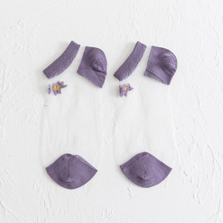 Gift set of five women's floral daisy ankle socks, offering comfort and style for any season