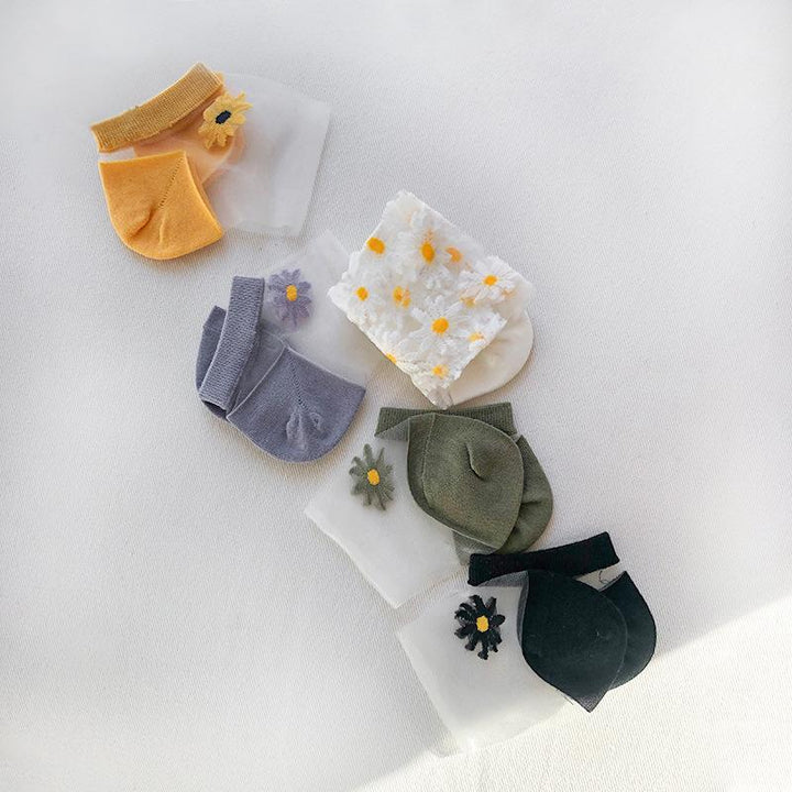 Women's cotton ankle socks featuring a delicate daisy and floral print, breathable design