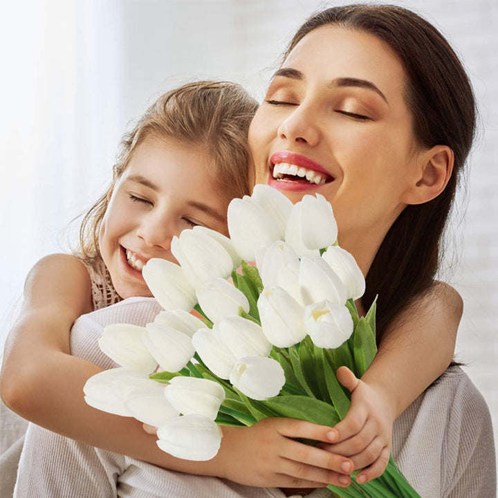 Bundle of 7 maintenance-free artificial tulips, ideal for everlasting floral arrangements