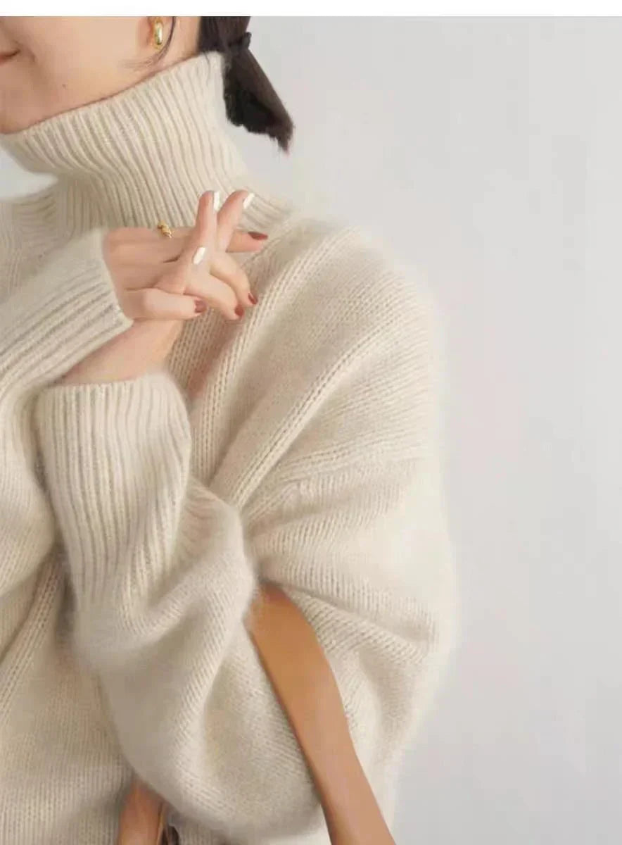 Luxurious women's cashmere turtleneck sweater, classic design, soft texture, warm, ideal for elegant winter outfits.