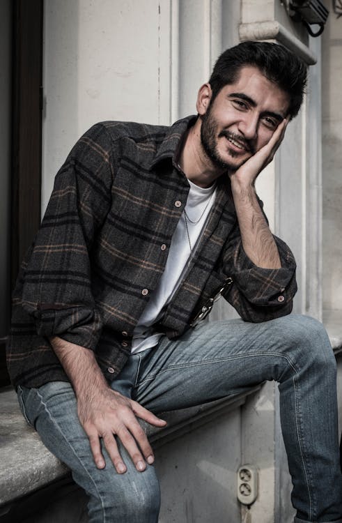 "Men's breathable lightweight stretch shoes, ultra comfort design, feather-light, versatile, knit material, stylish colors."