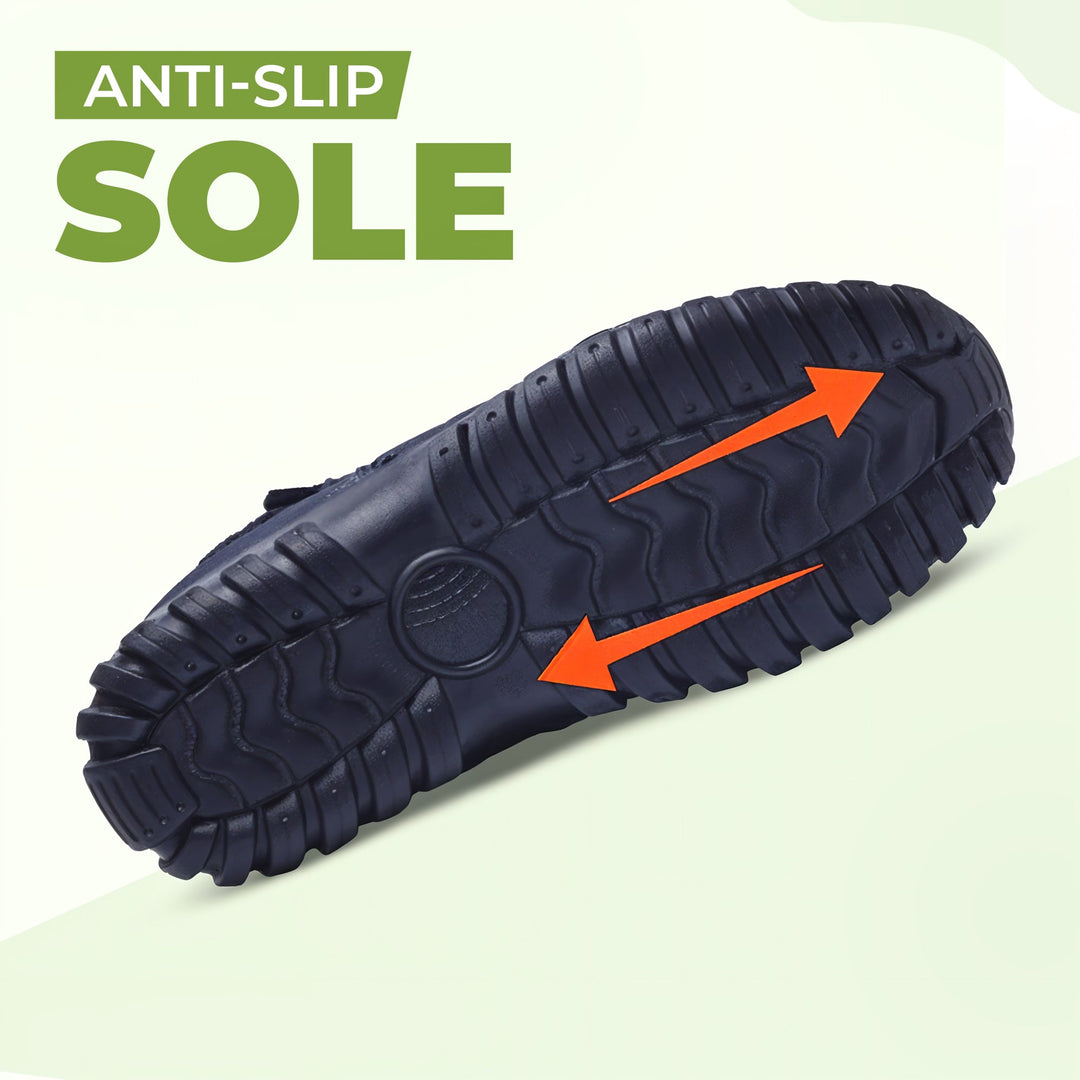 "Men's warm zipper shoes, cotton insole, black leather, water-resistant, ensures comfort and warmth in cold weather."