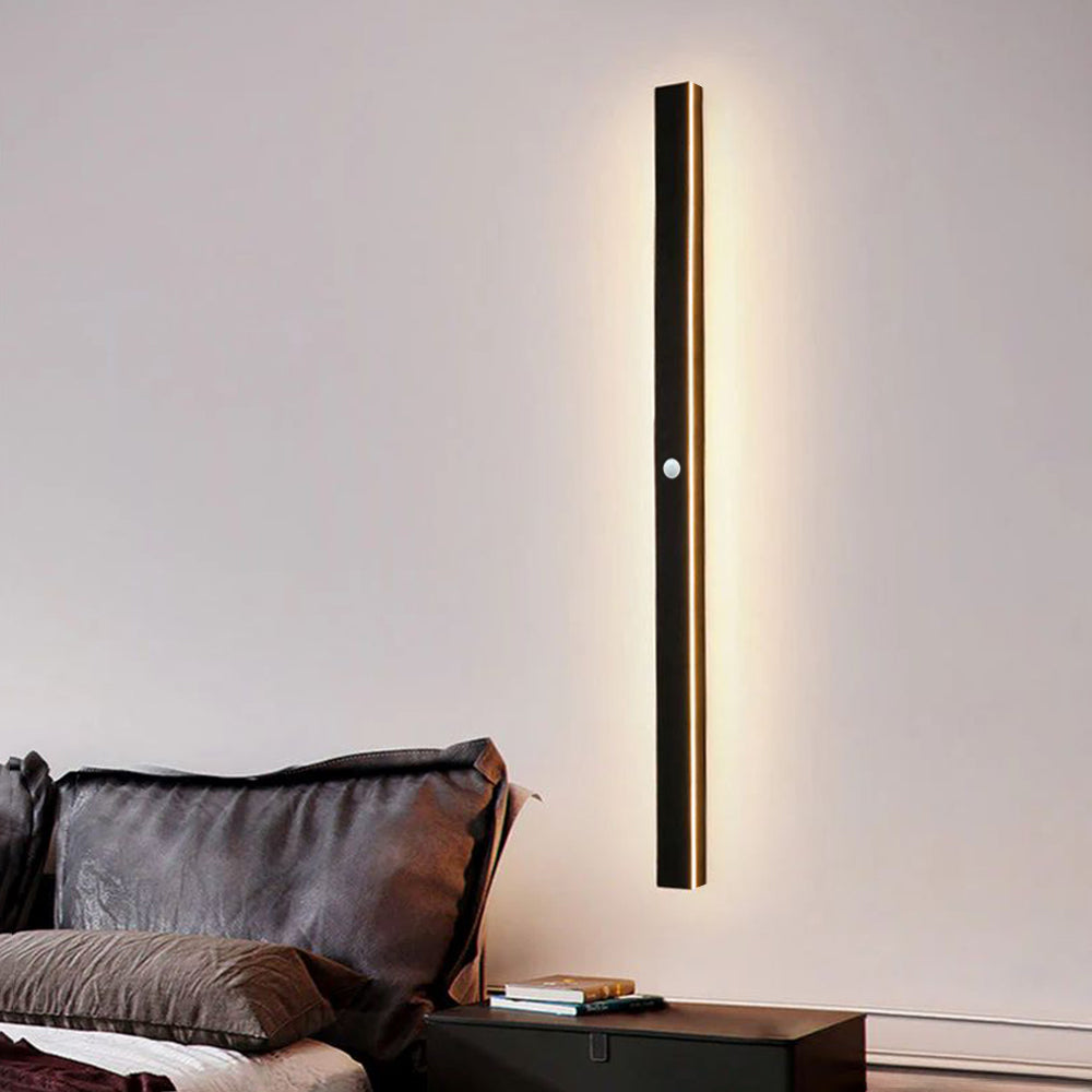 "Modern IP65 waterproof outdoor wall lamp, minimalist design, metal frame, LED lighting, ideal for weather resistance."