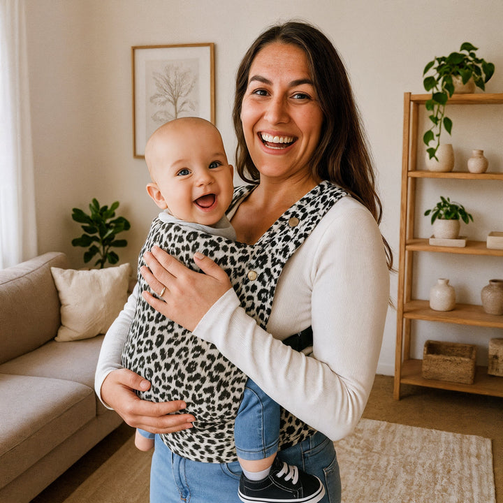 Multi-position baby carrier with plush straps in breathable fabric, for front or back carrying, fits babies 3.2-20 kg.