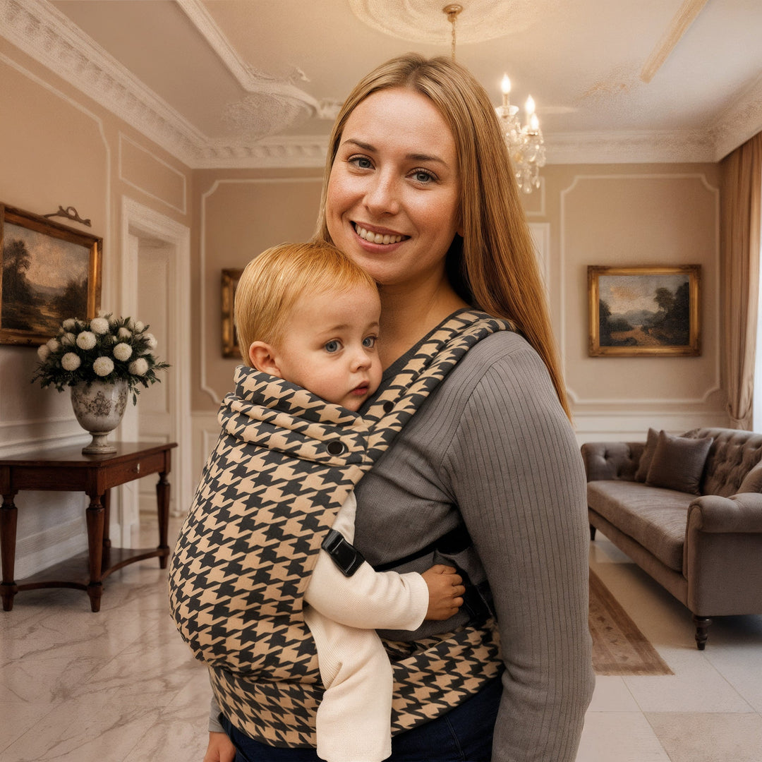 Multi-position baby carrier with plush straps in breathable fabric, for front or back carrying, fits babies 3.2-20 kg.