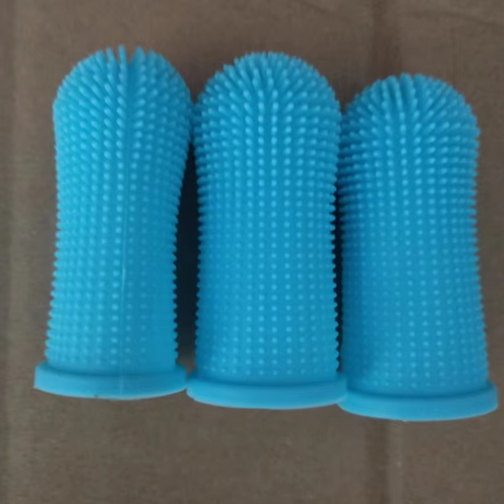 "Soft silicone finger toothbrush for pets, ideal for stress-free dental care with gentle bristles, easy handling for dogs and
