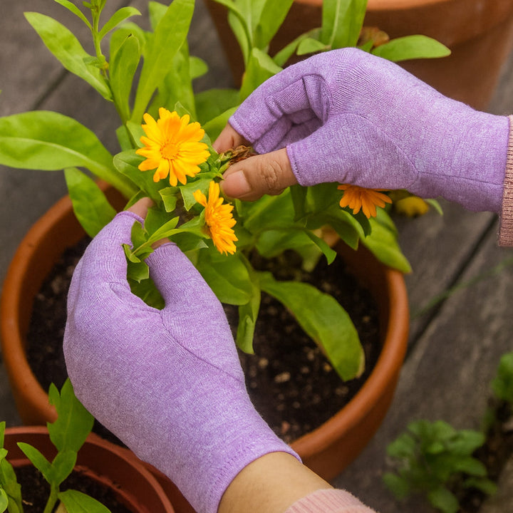 Unisex therapeutic heat gloves for pain relief, open fingertip, breathable cotton-spandex, various colors, health & wellness.