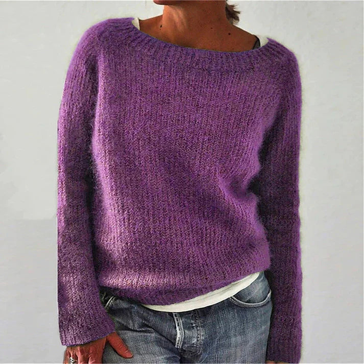 "Women's classic knitted sweater with oversized collar, ribbed details, and crew neck in a cozy, timeless design."