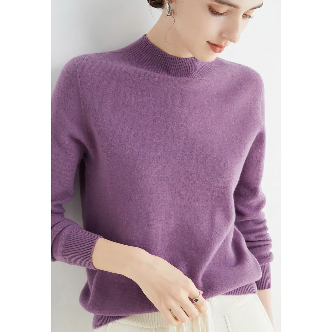 "Women's red cashmere sweater Evelina, luxurious knitwear with elegant design and unmatched softness, ideal for all seasons."