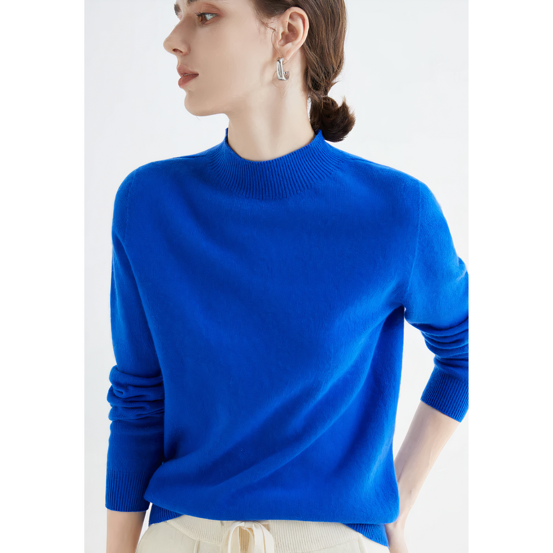 "Women's red cashmere sweater Evelina, luxurious knitwear with elegant design and unmatched softness, ideal for all seasons."