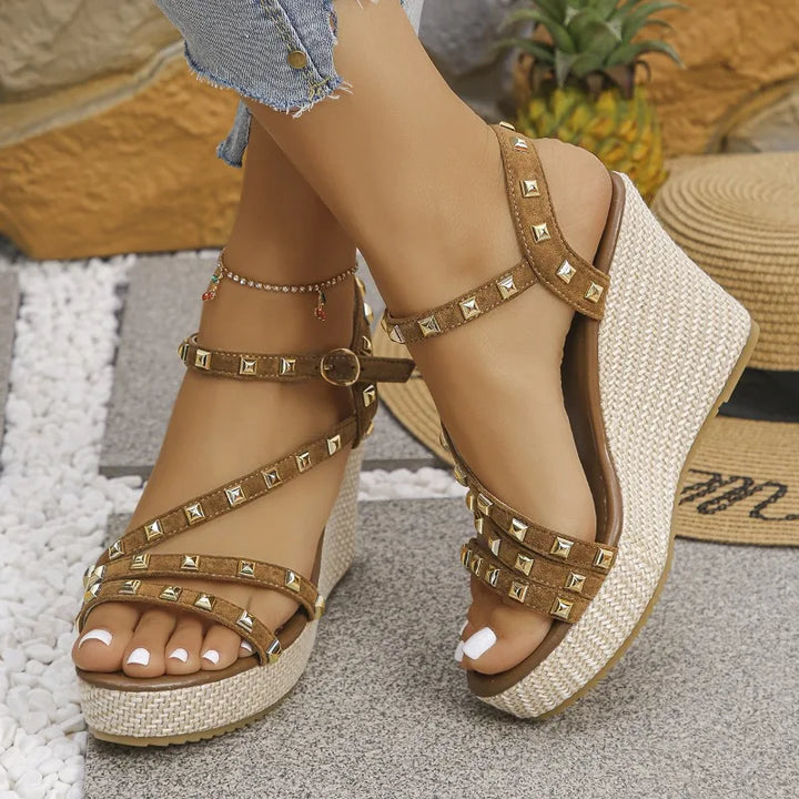 Sole detail of women's brown platform wedge sandals, non-slip texture for comfortable wear