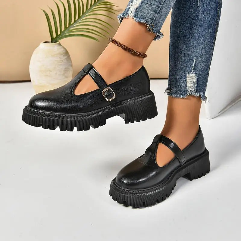 Orthopedic comfort footwear: black platform Mary Jane shoes for women, perfect for daily wear.