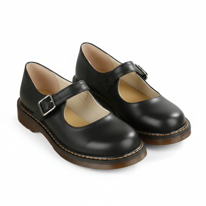Fashionable women's vintage platform Mary Jane shoes. Features a chic buckle strap, round toe, and elevated sole.