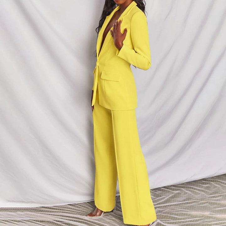 Chic women's blazer and high-waisted pants suit. Perfect for sophisticated office wear or elegant business attire.