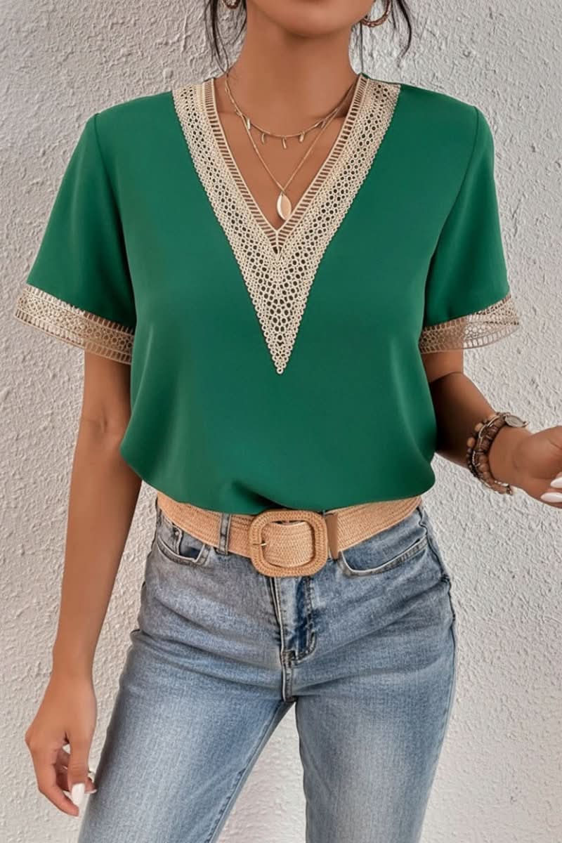 Women's short sleeve round neck t-shirt in a chic style, ideal for everyday casual wear.