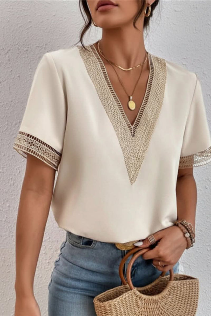 Classic round neck women's t-shirt, a chic and comfortable everyday top for versatile fashion.