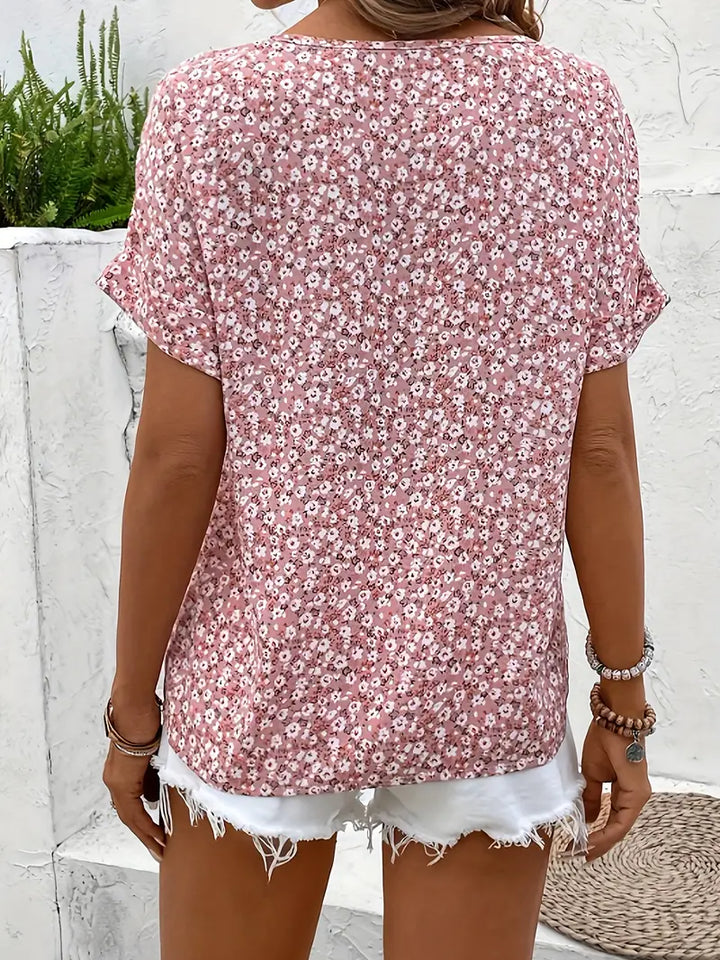 Vibrant floral print women's blouse, ideal for spring & summer. Elegant, comfortable button-up top.