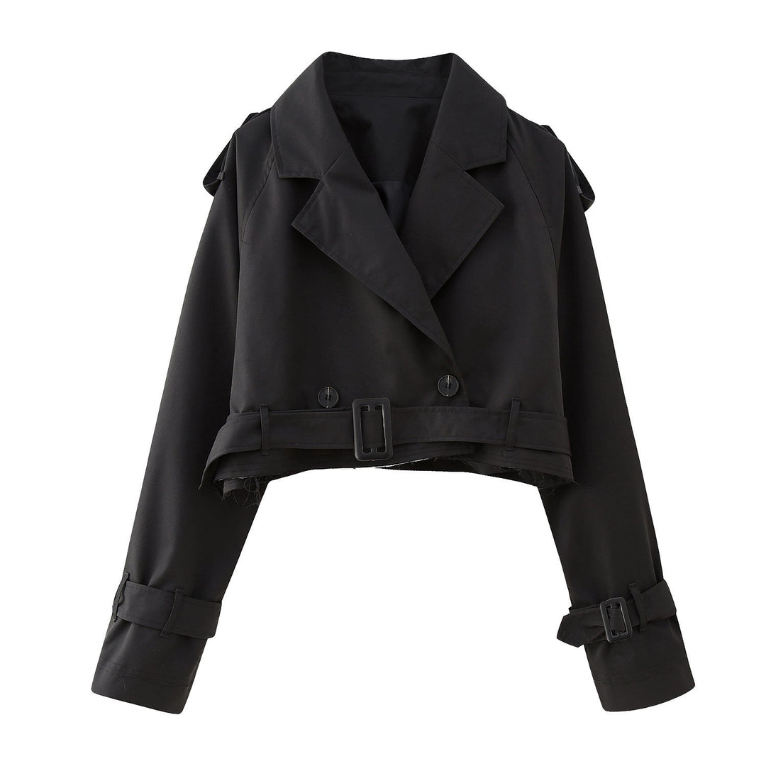 Fashionable women's short trench coat with elegant buttons, a versatile outerwear piece.