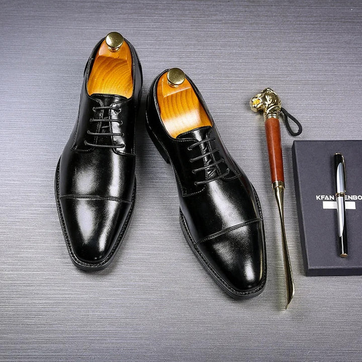 Close-up of premium leather men's Oxford shoes, showcasing classic design & quality for enduring style.