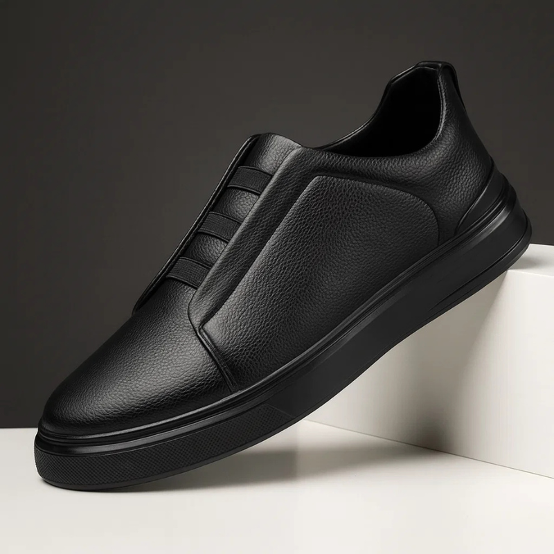 Comfortable men's walking sneakers, classic design, low-top, lace-up, ideal everyday casual footwear.