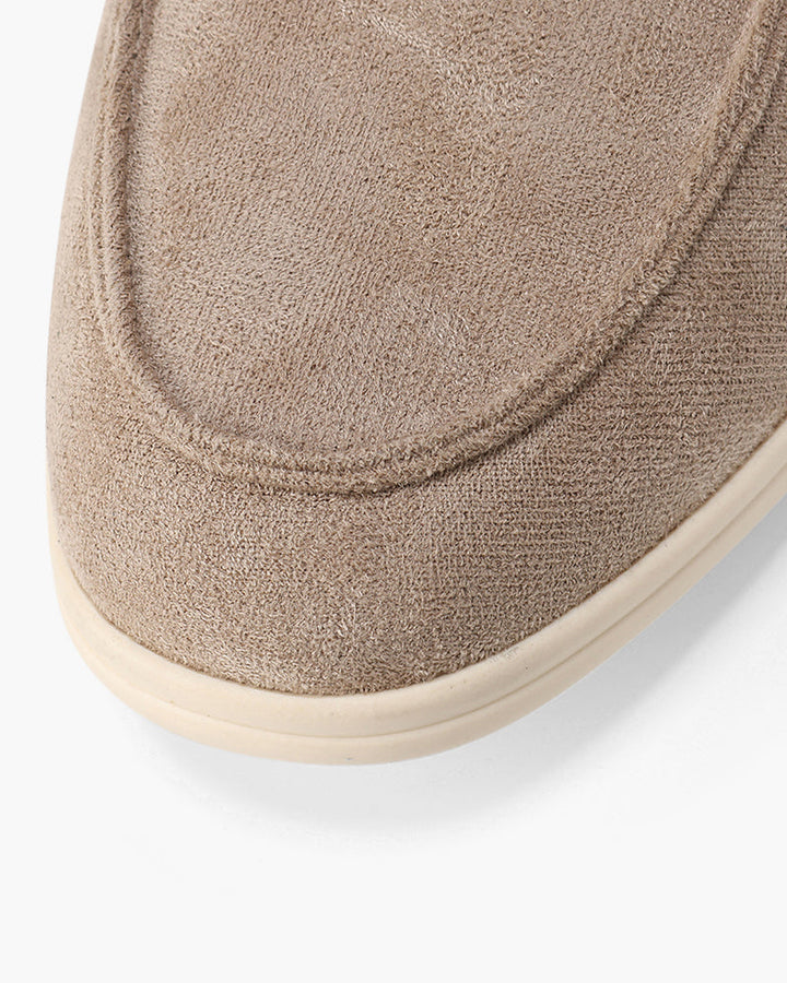 Versatile men's classic loafers for fashion-forward comfort. Slip-on design, enhanced comfort insole.
