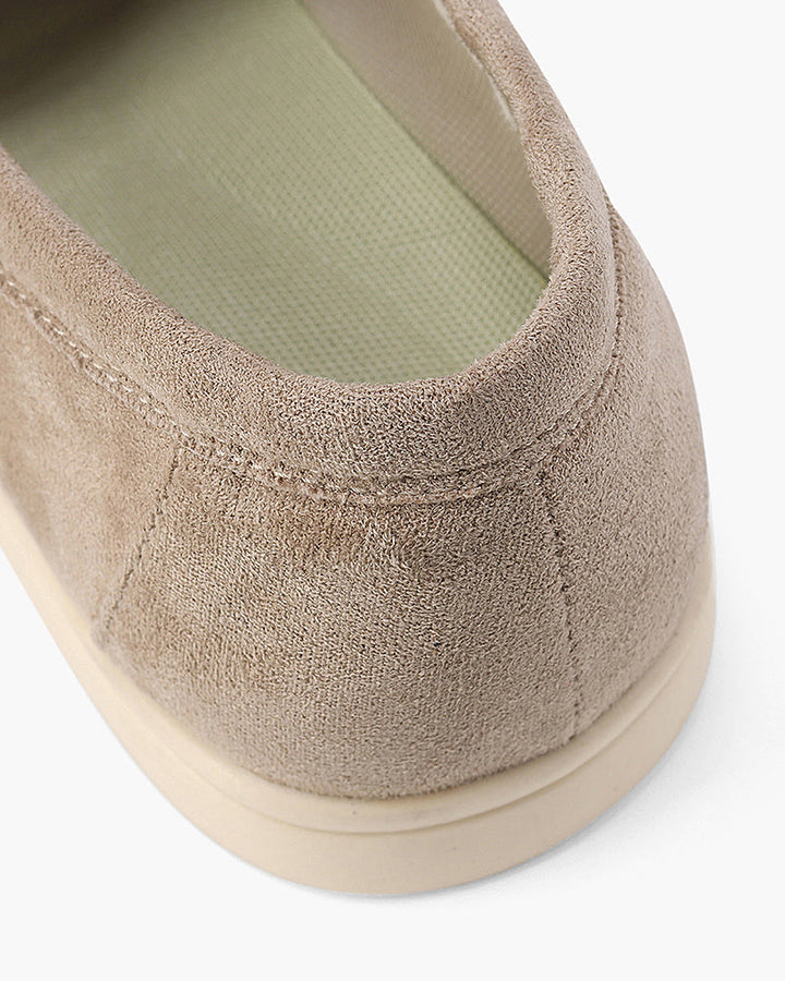 Men's slip-on loafers: ultimate comfort, classic style, enhanced insole for all-day wear.