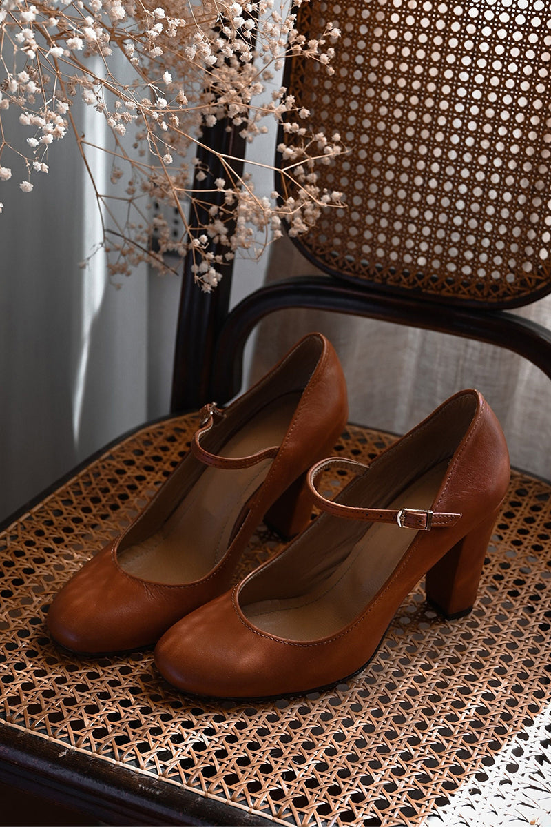 Women's Classic Mary Jane Shoes: timeless design with a comfortable block heel & elegant rounded toe.