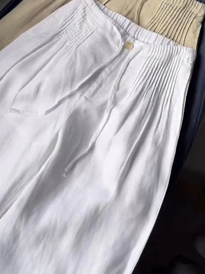 Versatile women's wide-leg trousers, perfect for summer casual or dressed-up looks, with elastic waist.