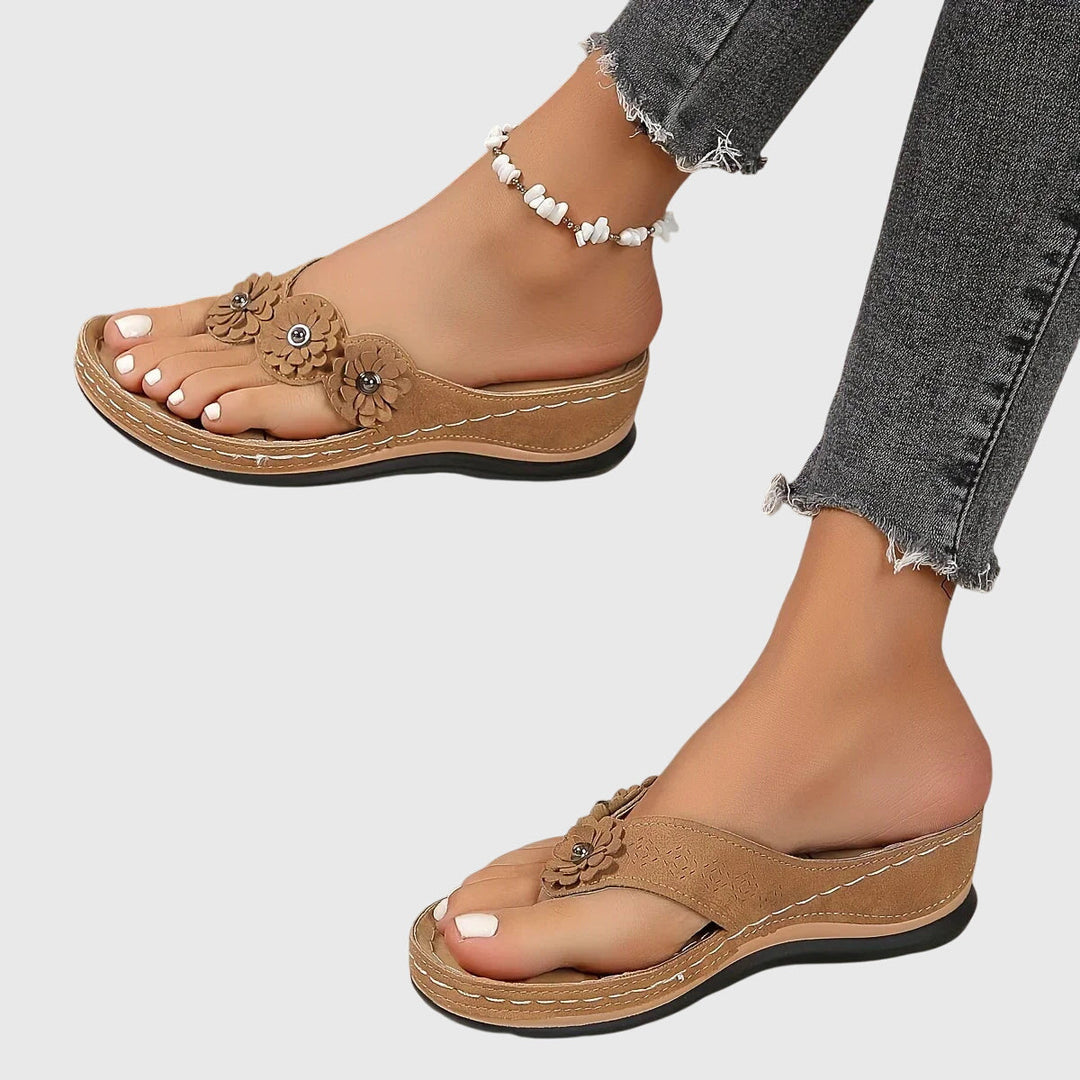 Durable women's casual sandals with arch support, providing all-day comfort & foot pain relief.
