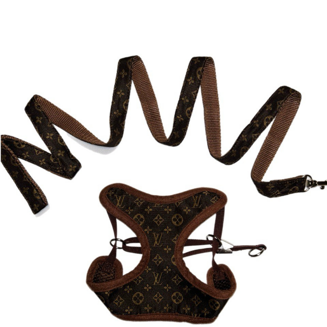 Small to large dog no-pull harness & leash set, fully adjustable for a comfort fit during dog walking.