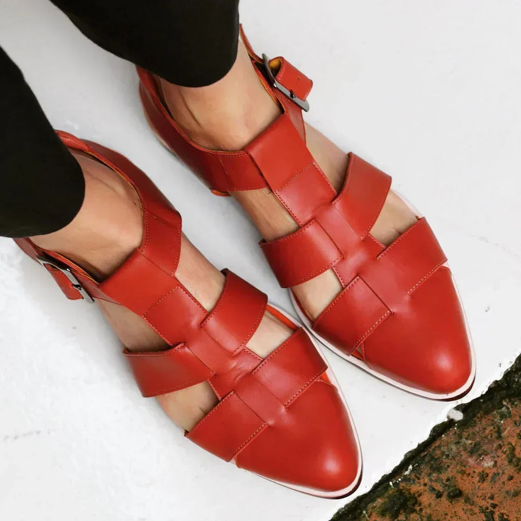 Comfortable women's flat sandals for daily wear, featuring adjustable straps and a stable sole for walking.