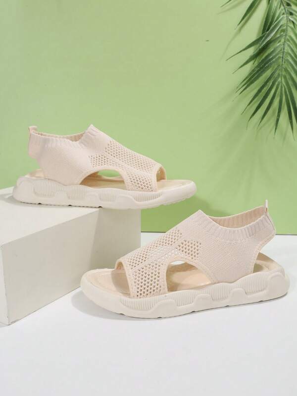 Cushioned women's platform sandals, open toe for breathable summer comfort.