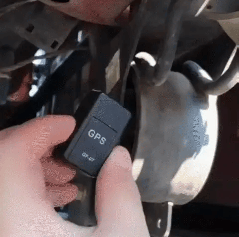 No-fee portable GPS car tracker, delivering real-time vehicle security and anti-theft protection.