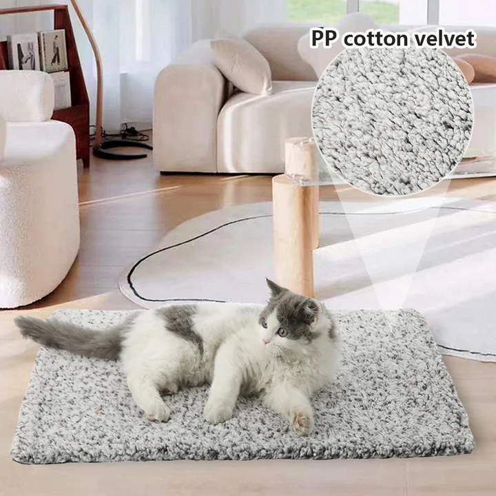 Versatile Pet Warming Pad for cats & dogs. This non-electric, portable mat provides cozy self-heating animal comfort.