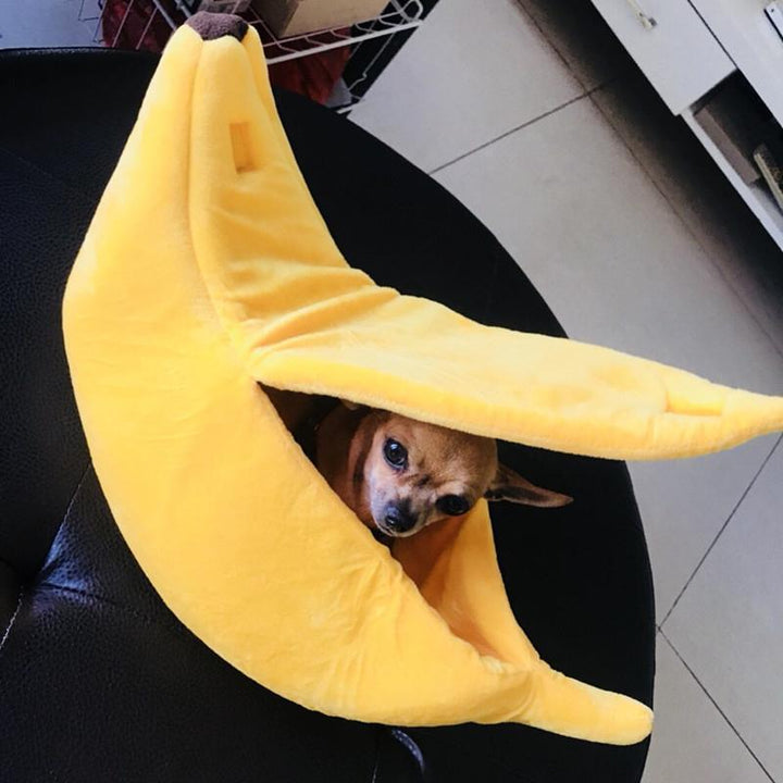 Soft banana-shaped cat bed, ideal for small pets for cozy sleeping