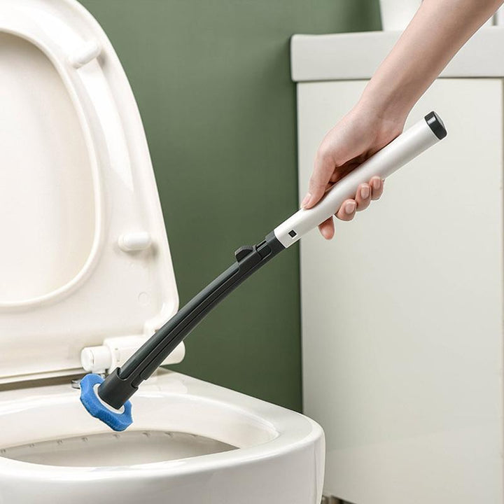 Disposable toilet cleaning wand kit, including the handle and multiple cleaning pads