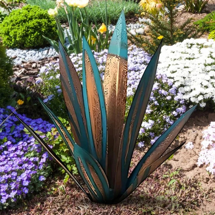 Elegant agave metal sculpture, perfect for garden & patio decor. A unique outdoor or indoor home accent.