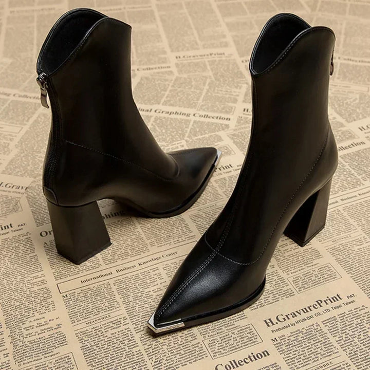Black leather-look ankle boots for women, elegant pointed toe, and a practical block heel.