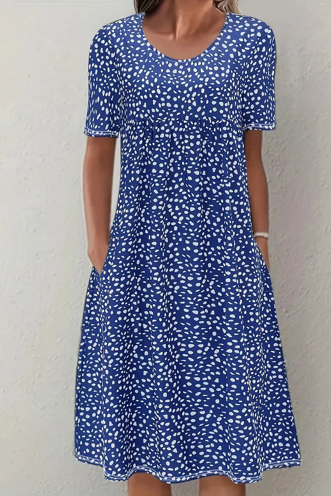 Formal Ella midi dress for ladies, featuring a beautiful pleated waist. Perfect for evening & party fashion.