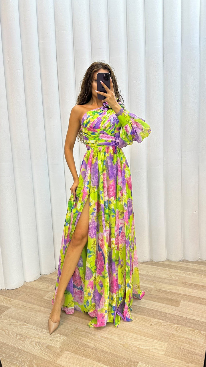 Maxi dress for women, elegant floral pattern with a high slit, a perfect blend of boho and chic