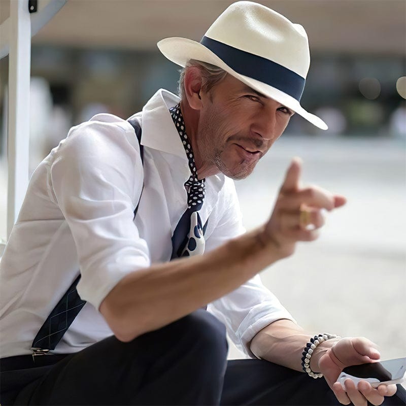 Elegant men's Panama hat, perfect for stylish summer sun protection. Classic fedora style.