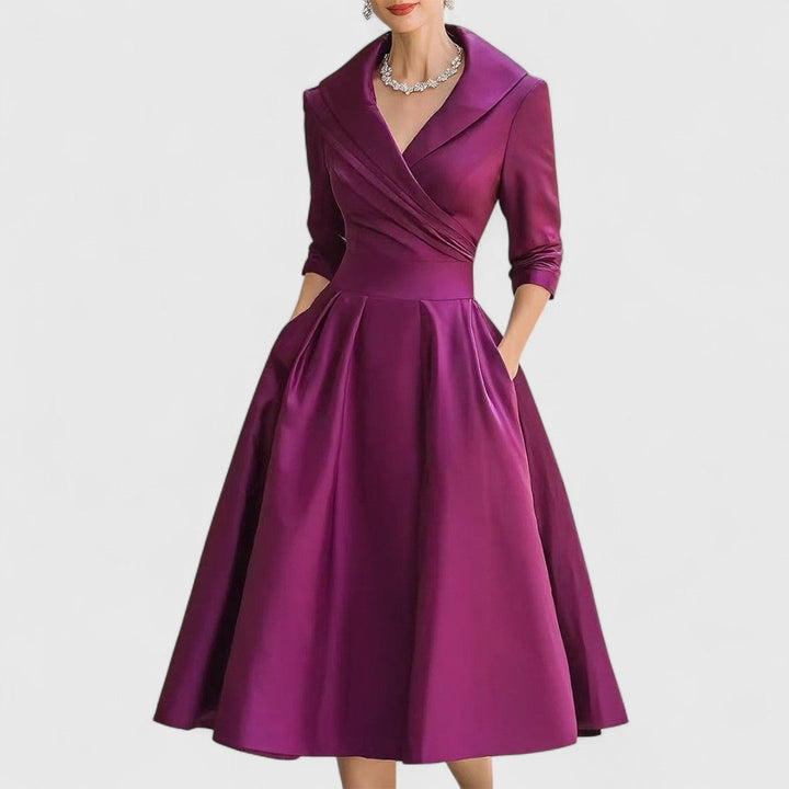 Versatile women's V-neck midi dress with pockets and flared skirt, suitable for both casual and elegant occasions.
