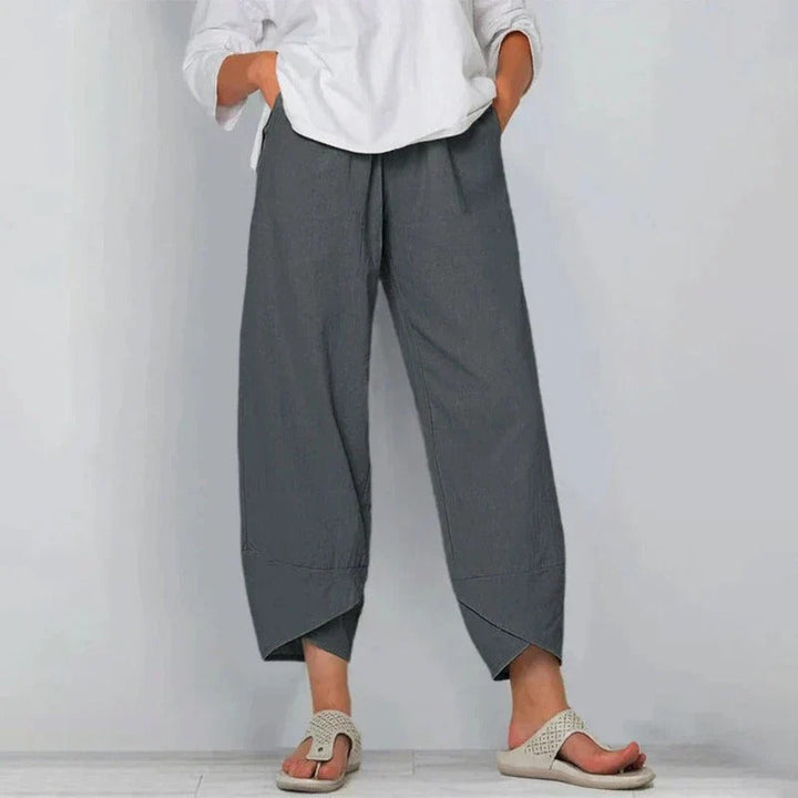 Chic cropped wide leg women's pants in a flowy style, perfect for summer casual elegance.