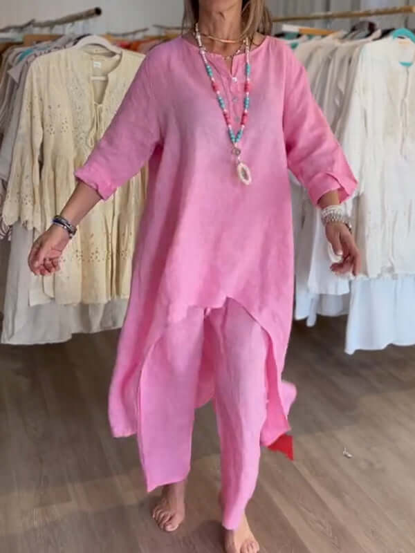 Elegant women's 2-piece summer suit set, relaxed fit, perfect for warm weather fashion.