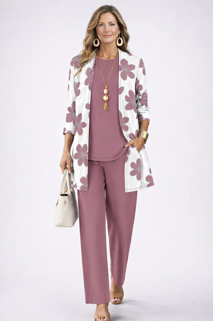 Comfortable & stylish women's 3-piece set: elegant blazer, chic top & smart trousers for all-day wear.
