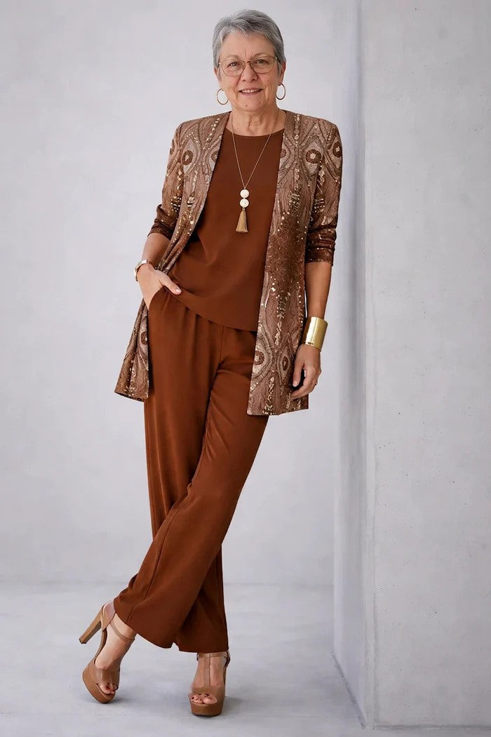 Women's classic 3-piece set: sophisticated blazer, top & trousers. Ideal for professional or elegant occasions.
