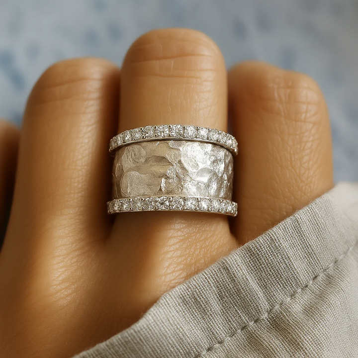 Elegant women's antique silver ring with sparkling zirconia, perfect for any occasion. Versatile everyday jewelry.