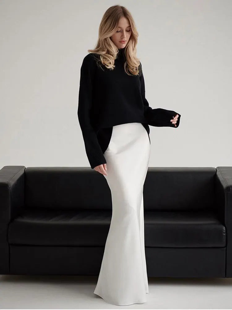 Women's elegant high-waist fishtail skirt, perfect for a glamorous night out.